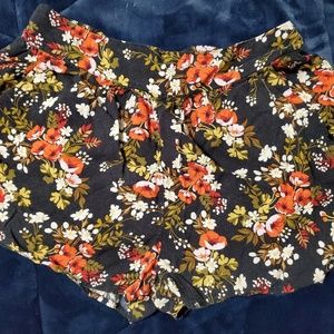 Pocket floral shorts